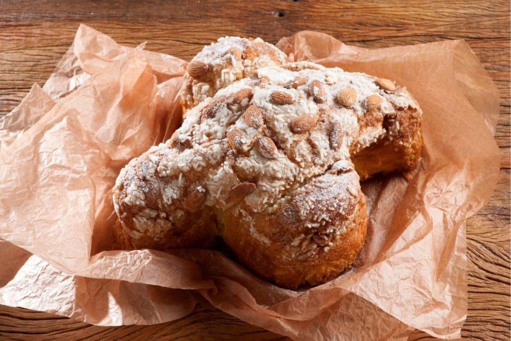 a dove-shaped easter bread served in Italy