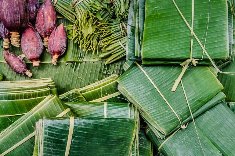 Folha de bananeira a venda no mercado