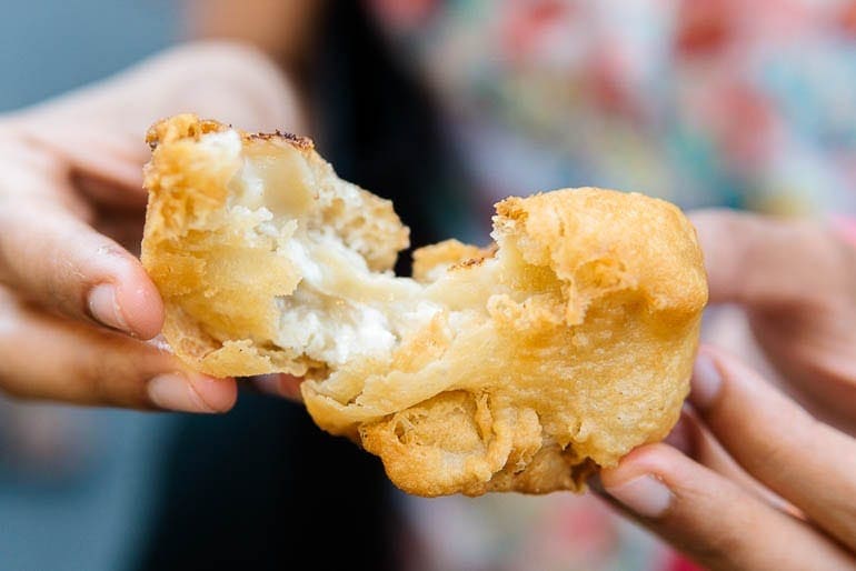 bolinho frito de durian comida típica da Malásia