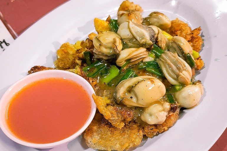 Hoi tod oyster omelette