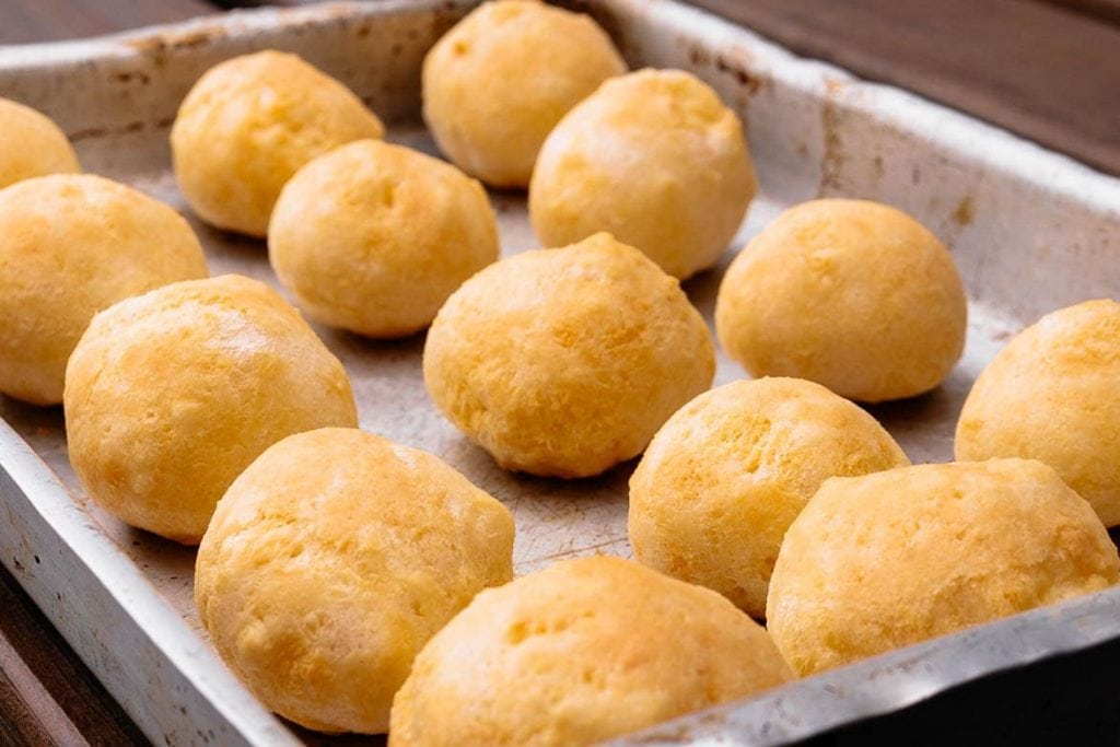 Pão de queijo recipe, a brazilian cheese bread