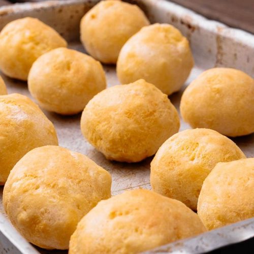 Pão de queijo recipe, a brazilian cheese bread