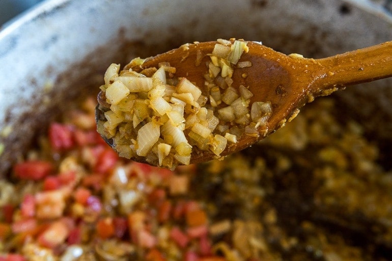 Galinhada Recipe - Stir-fry the condiments