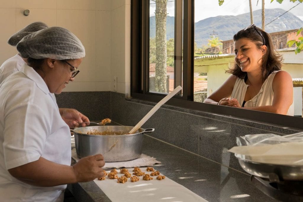 Karina from Food'n Road in the production of peanut candy from the sanctuary of caraça in Catas Altas Minas Gerais