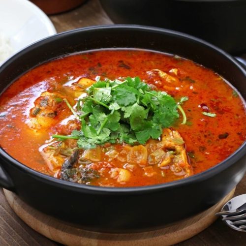 moqueca capixaba style served in clay pot