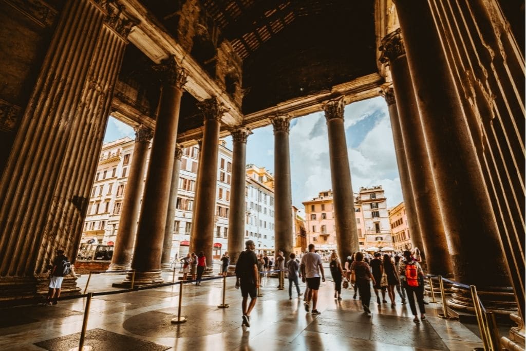 Dentro do Pantheon, uma das principais atracções em Roma